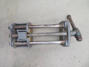lot 74 image: BROADHEAD GARRETT BG 500-V WOODWORKING VISE