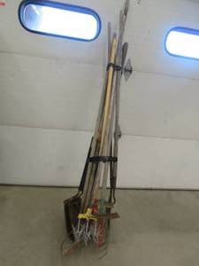 lot 76 image: BIG LOT OF GARDENING TOOLS