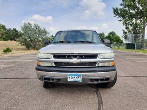 lot 16 image: 2004 Chevrolet Suburban 4x4