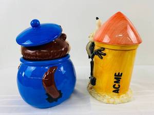 lot 7 image: Two Looney Tunes Cookie Jars - featuring Tasmanian Devil and Wile E. Coyote