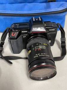 lot 75 image: Vintage Minolta Maxxum 5000 35MM Camera With Case