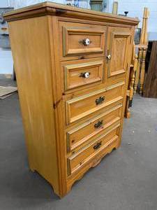 lot 64 image: 5 Drawer Cape Cod Wood Dresser