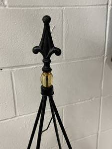 lot 86 image: Metal Folding Plant Holder