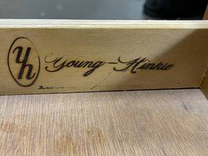 lot 87 image: Young Hinkle Oak Lighted Desk With Chair