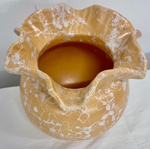 lot 92 image: 3 Vintage Shawnee Cameo Splatterware Pieces