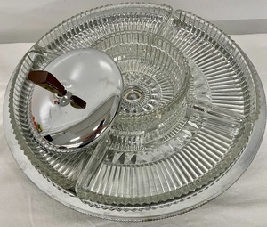lot 100 image: Vintage Tray and a Cat Themed Clear Glass Platter