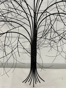 lot 114 image: Metal Tree Decor