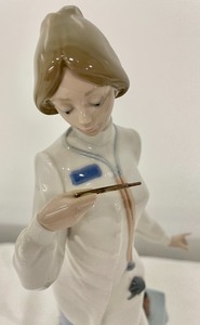 lot 132 image: Lovely Lladro Doctor Figurine