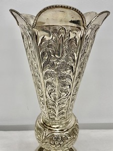 lot 128 image: Gorgeous Large Silver Plated Vase