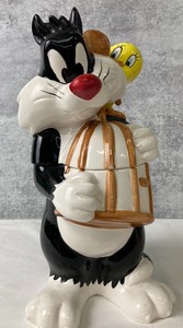 lot 205 image: Two Vintage Cookie Jars - Bugs Bunny and Sylvester & Tweety Bird