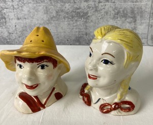 lot 207 image: Collection of Vintage Plates and  Salt & Pepper Shakers