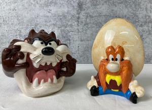 lot 206 image: Two Vintage Cookie Jars and Salt & Pepper Shakers