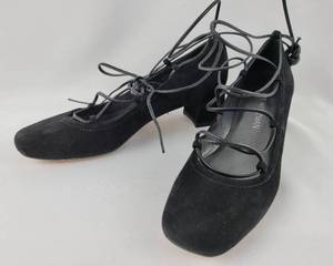 lot 26 image: 2 Pairs of Stuart Weitzman Womens Shoes with Original Boxes & Fabric Bags- Size 6.5