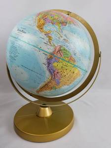 lot 39 image: Vintage Replogle World Nation Series 12 Globe & Leather Briefcase Set