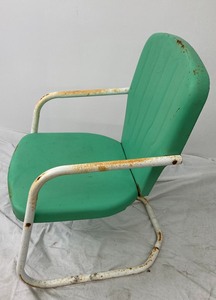 lot 221 image: Fabulous Vintage Mint Green Metal Lawn Chair