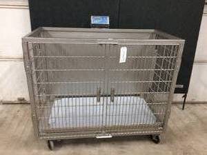lot 1 image: WOW MSRP $2500 Extra Large Portable Side &amp Front Load Stainless Steel Caging System WVET-TEC 2020 42 x 22 PLATFORM DIGITAL SCALE By Technidyne&nbsp - Great Condition