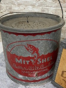 lot 21 image: Vintage Galvanized Mit Shel Minnow Bucket & Oberlin Bait Canteen