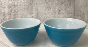 lot 212 image: Vintage Pyrex Blue Bowls & Double-Boiler