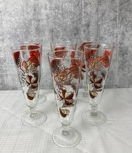 lot 207 image: Six Vintage Leaf Motif Glasses