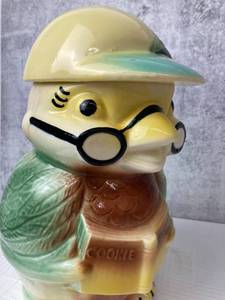 lot 205 image: Vintage Robinson Ransbottom Wise Bird Cookie Jar 1950s