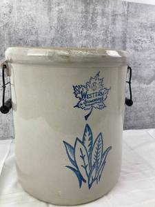 lot 200 image: Vintage Western Stoneware Crock, Monmouth, IL