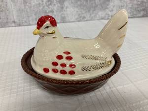 lot 222 image: Five Vintage Glass Rooster Covered Dishes