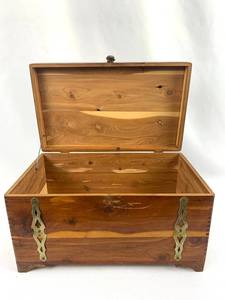 lot 63 image: Small Vintage Cedar Chest