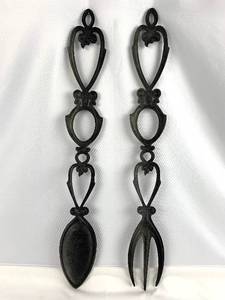 lot 65 image: Sexton Vintage Oversized Metal Fork And Spoon Wall Decor - Painted Black
