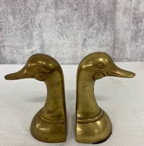lot 45 image: Collection of Brass Decorative Items