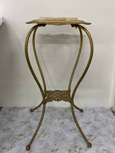 lot 151 image: Vintage  Gilded Accent Table with Marble Top