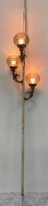 lot 156 image: Vintage Brass Pole Tension Lamp with Cherubs & Glass Globes