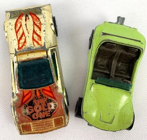 lot 238 image: Two Vintage 1969 Hot Wheels - Redline Dune Daddy and Buzz Off - The Gold One