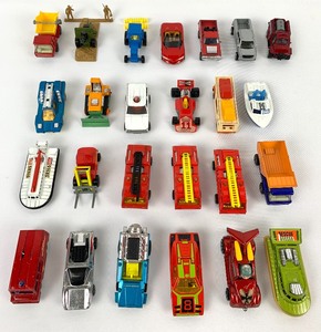lot 246 image: 25 Vintage Matchbox Cars 1971-2001, In Vintage 1978 Case