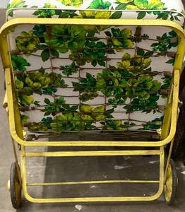 lot 165 image: Vintage Yellow Metal Chaise Lounge w Retro Flowered Cushion