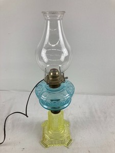 lot 93 image: Tri Color Glass Antique Lamp