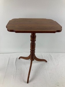 lot 95 image: Vintage Tri-legged American Style Table