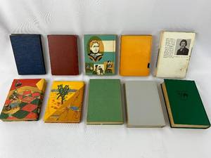 lot 122 image: A Collection of Vintage Novels #12 - Shirley Temple, Annette and more