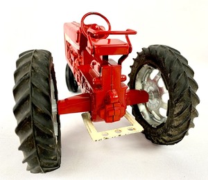 lot 264 image: Vintage Tru Scale 890 Red Metal Tractor