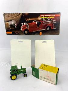lot 339 image: A Group of John Deere Collectible Toys - 4 items
