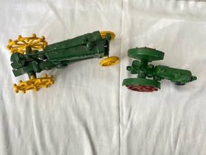 lot 310 image: Pair Vintage Cast Iron Tractors- John Deere