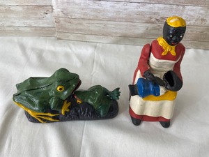 lot 318 image: Pair Vintage Cast Iron Banks- Frogs & Black Americana