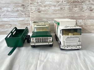 lot 323 image: Pair of Vintage Nylint Trucks & Trailers- Green Giant & Nylint Farms
