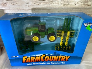 lot 286 image: 3 Vintage Die Cast Ertl Models- Tractor, Truck & Bank