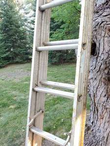 lot 73 image: 20 ft Aluminum Extension Ladder