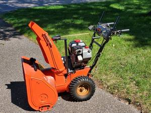 lot 9 image: Ariens Deluxe 28 Electric Start or Pull Snow Blower