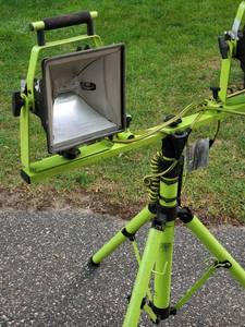 lot 24 image: Shop Lighting on a Tri-Pod