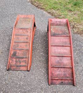 lot 27 image: Set of Car Ramps