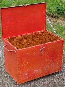 lot 148 image: Rolling Storage Chest