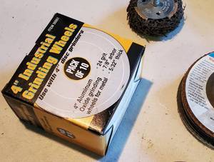 lot 71 image: Assorted Grinder & Sanding Discs Lot
