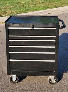 lot 17 image: Craftsman (6) Drawer Rolling Tool Chest
